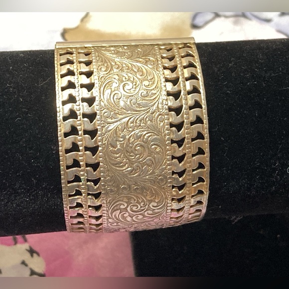 Vintage Gold Tone Cuff Etched Bracelet - Picture 11 of 11